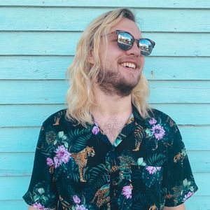 Meet your Posher, Dustin